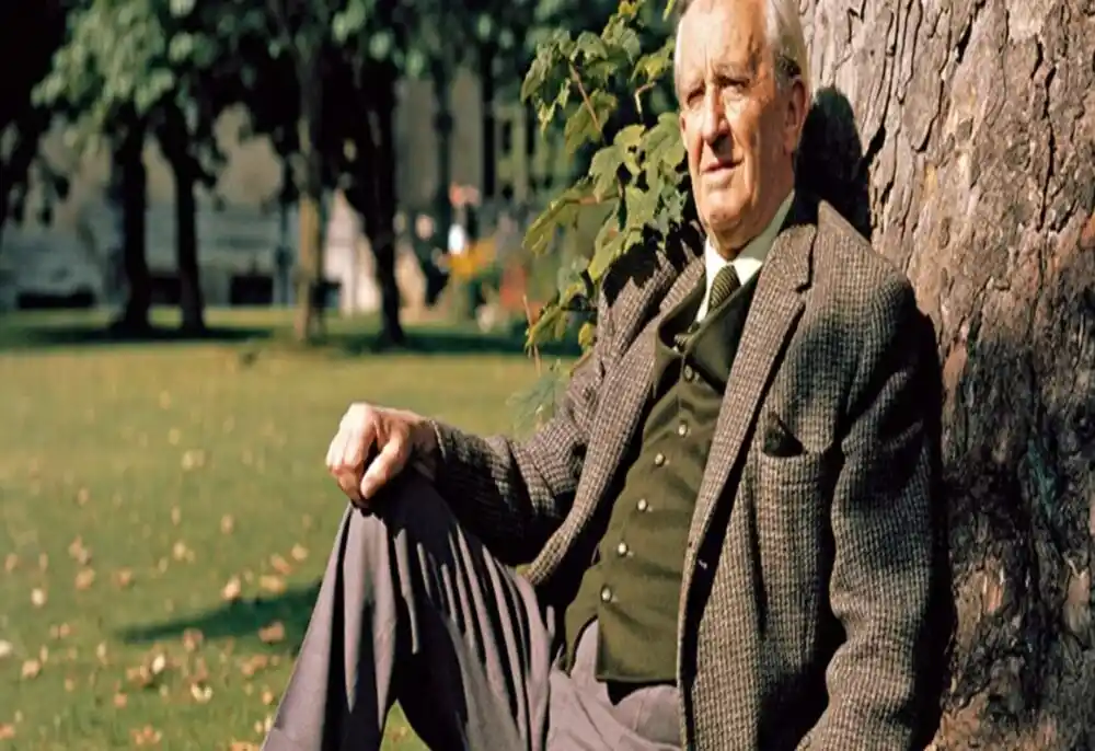J.R.R. Tolkien é um dos maiores escritores de todos os tempos/Imagem: Reprodução